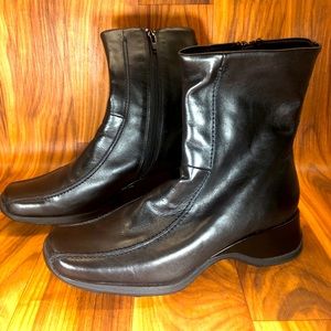 Kenneth Cole Women's Boot Size 7